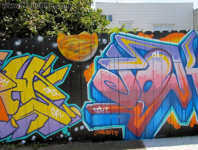 Оригинальный забор с графити